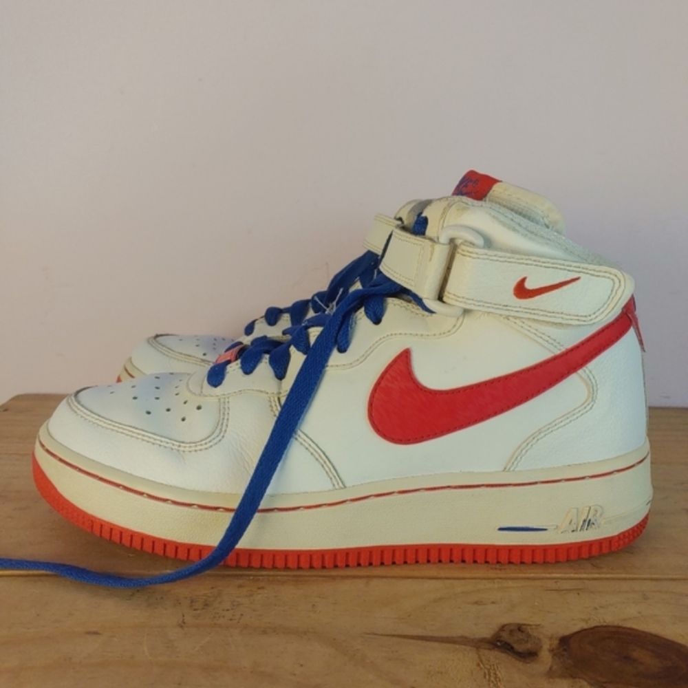 2012 Nike Air Force 1 Mid in White/Red youth size 6 (Women's size 7.5, 38.5 EU)